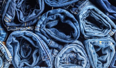 Mavi jeans kumaş dokusuna yakın çekim 