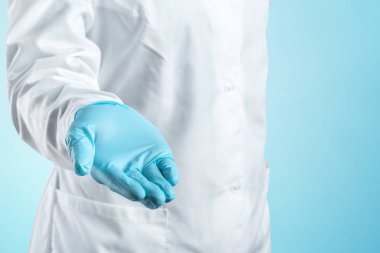 Beyaz önlük tıbbi doktor önden görünümü