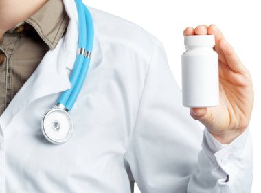 Kadın doktor bir hap Isolated beyaz arka planda tutan 