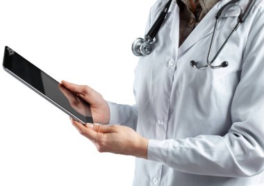 Dijital tablet kullanarak doktor yakın çekim