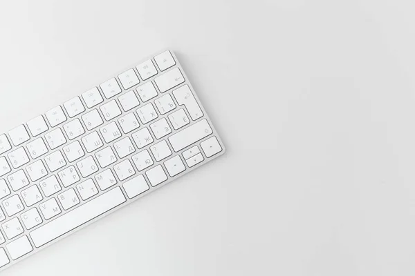 Mesa Oficina Con Teclado Sobre Fondo Primer Plano — Foto de Stock