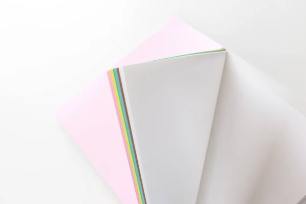 Álbum Con Papel Color Aislado Sobre Fondo Blanco Primer Plano — Foto de Stock