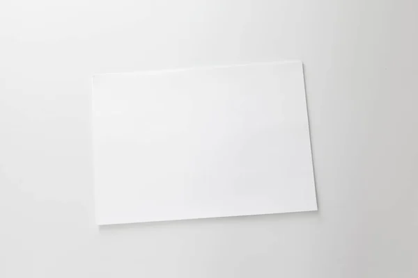 Folha Vazia Papel Isolada Fundo Branco Close — Fotografia de Stock