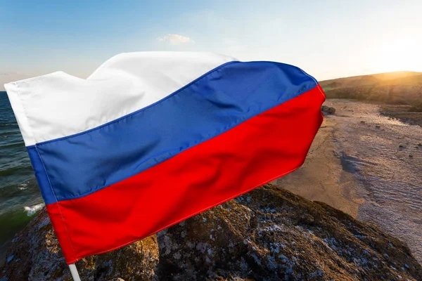 Close Bandeira Rússia Acenando Com Fundo Natureza — Fotografia de Stock