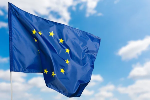 Europese Vlag Blauwe Hemelachtergrond — Stockfoto