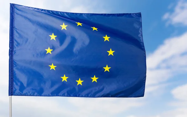 Europese Vlag Blauwe Hemelachtergrond — Stockfoto