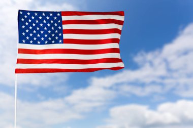 Mavi gökyüzü arka planında Amerikan bayrağı