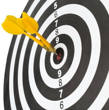 renkli dart ile dart tahtası