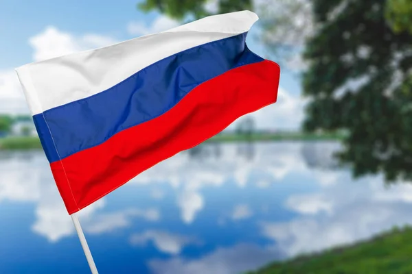 Russische Flagge Gegen Blauen Himmel — Stockfoto