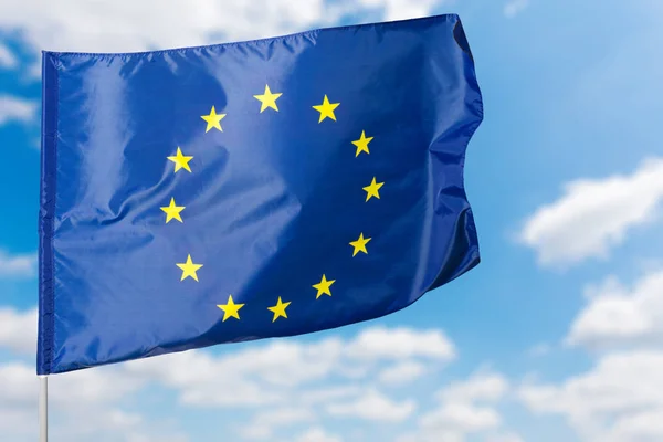 Bandera Europea Sobre Fondo Azul Del Cielo —  Fotos de Stock