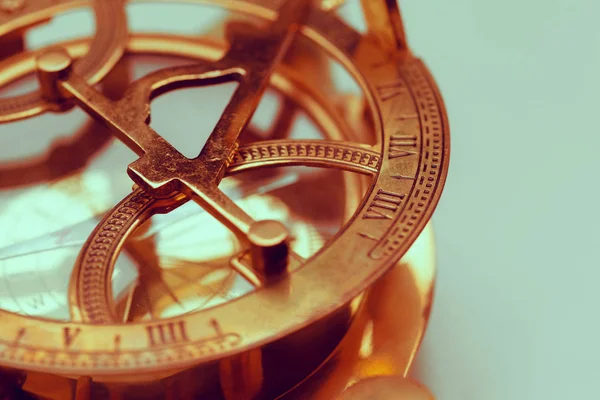 Nahaufnahme Eines Antiken Eisernen Kompasses — Stockfoto
