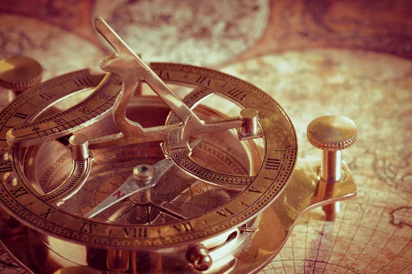 Close Old Vintage Compass Ancient Map — Stock Photo, Image