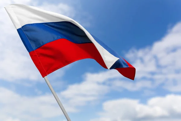 Russische Flagge Gegen Blauen Himmel — Stockfoto