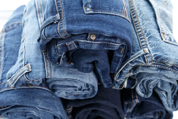 Desgarrado Jeans Pila Aislado Sobre Fondo Blanco Primer Plano — Foto de Stock