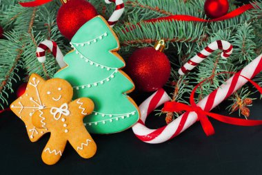 Noel arka plan şenlikli süslemeleri ile yakın çekim