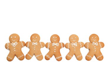 Noel ev yapımı gingerbread çerezleri üzerinde izole beyaz zemin üzerine