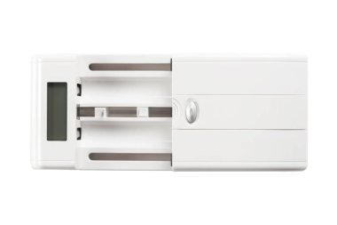 Batarya þarj cihazýnýn beyaz arka plan üzerinde izole kapatmak