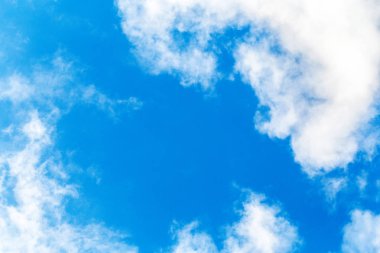 Bulutlu mavi gökyüzü