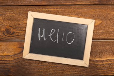 Kara tahta arka plan üzerinde kayrak, yakın çekim