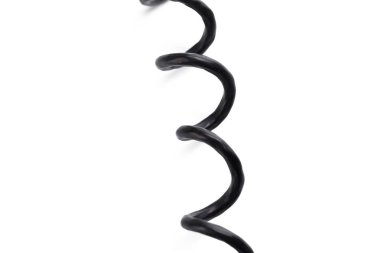 Beyaz arkaplanda siyah kablo izole edildi