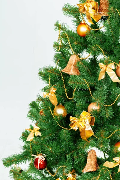 Weihnachtsbaum Mit Ornamenten Nahaufnahme — Stockfoto