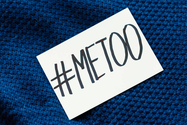 note with the text me too