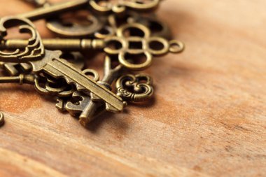 eski ahşap masa tuşlarında yukarı kapatın