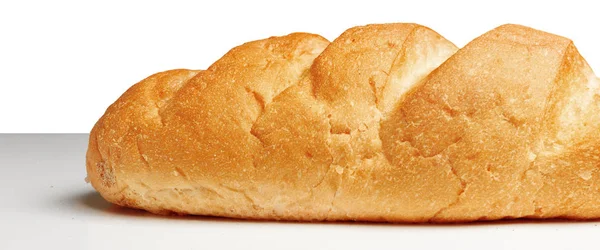 Beyaz Masa Üzerinde Taze Lezzetli Ekmek — Stok fotoğraf