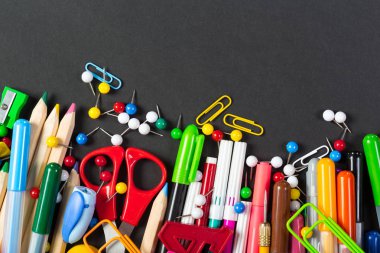 Renkli Kırtasiye, okul kavramı başa