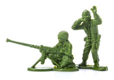 Beyaz arka plan üzerinde geleneksel oyuncak topluluğu askerler
