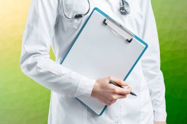 Beyaz önlük tıbbi doktor önden görünümü