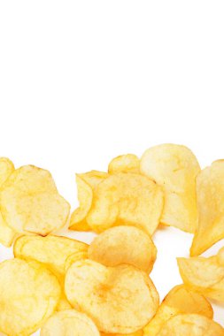 Patates cipsi beyaz arkaplanda izole