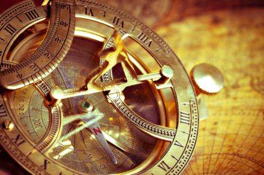 Eski harita üzerinde eski vintage pusula kadar kapatın