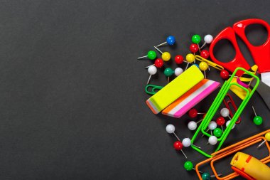 Renkli Kırtasiye, okul kavramı başa