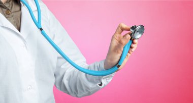 Beyaz önlük tıbbi doktor önden görünümü