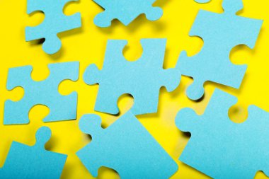 Puzzle parçaları ile metin için boş yer 