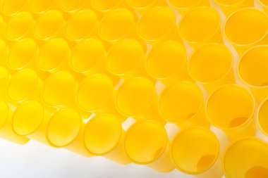 arka plan olarak tek kullanımlık plastik gözlük