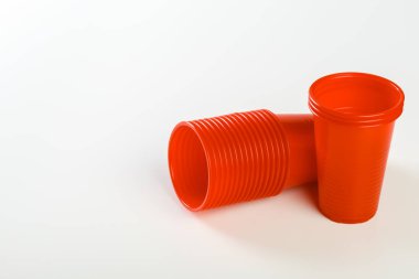 arka plan olarak tek kullanımlık plastik gözlük