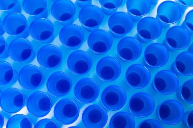 arka plan olarak tek kullanımlık plastik gözlük