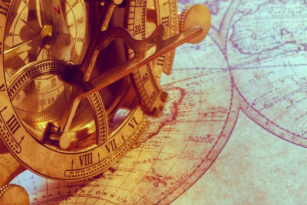 Close Old Vintage Compass Ancient Map — Stock Photo, Image