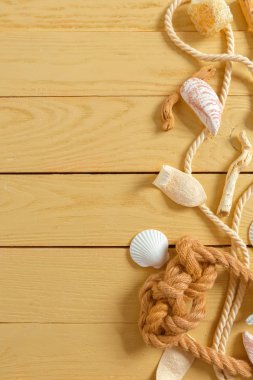 Kabukları ahşap arka plan üzerinde yakın çekim