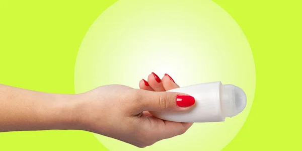 Vrouw Hand Met Een Deodorant Roll Geïsoleerd Een Achtergrond Met — Stockfoto