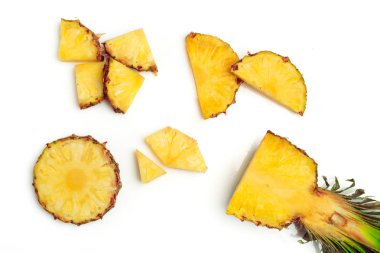 düzenlenen ananas beyaz arka plan üzerinde izole kapatmak 