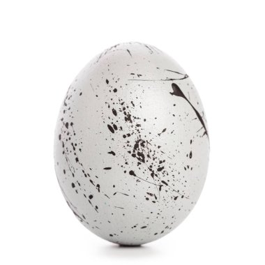 Beyaz arka plan üzerinde izole renkli Paskalya yortusu yumurta