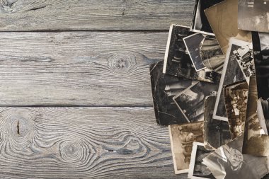 Bazı eski fotoğraf üzerinde ahşap masa retro