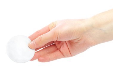 Beyaz arka plan üzerinde izole pamuk sünger tutan perosn