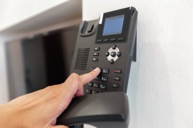 Otel telefon, yakın