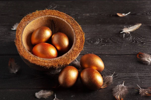 Ahşap Arka Planda Renkli Paskalya Yumurtaları — Stok fotoğraf