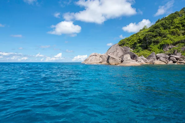 Rocce Mare Cielo Azzurro — Foto Stock