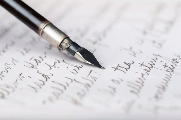 Pluma Estilográfica Una Carta Manuscrita Antigua — Foto de Stock